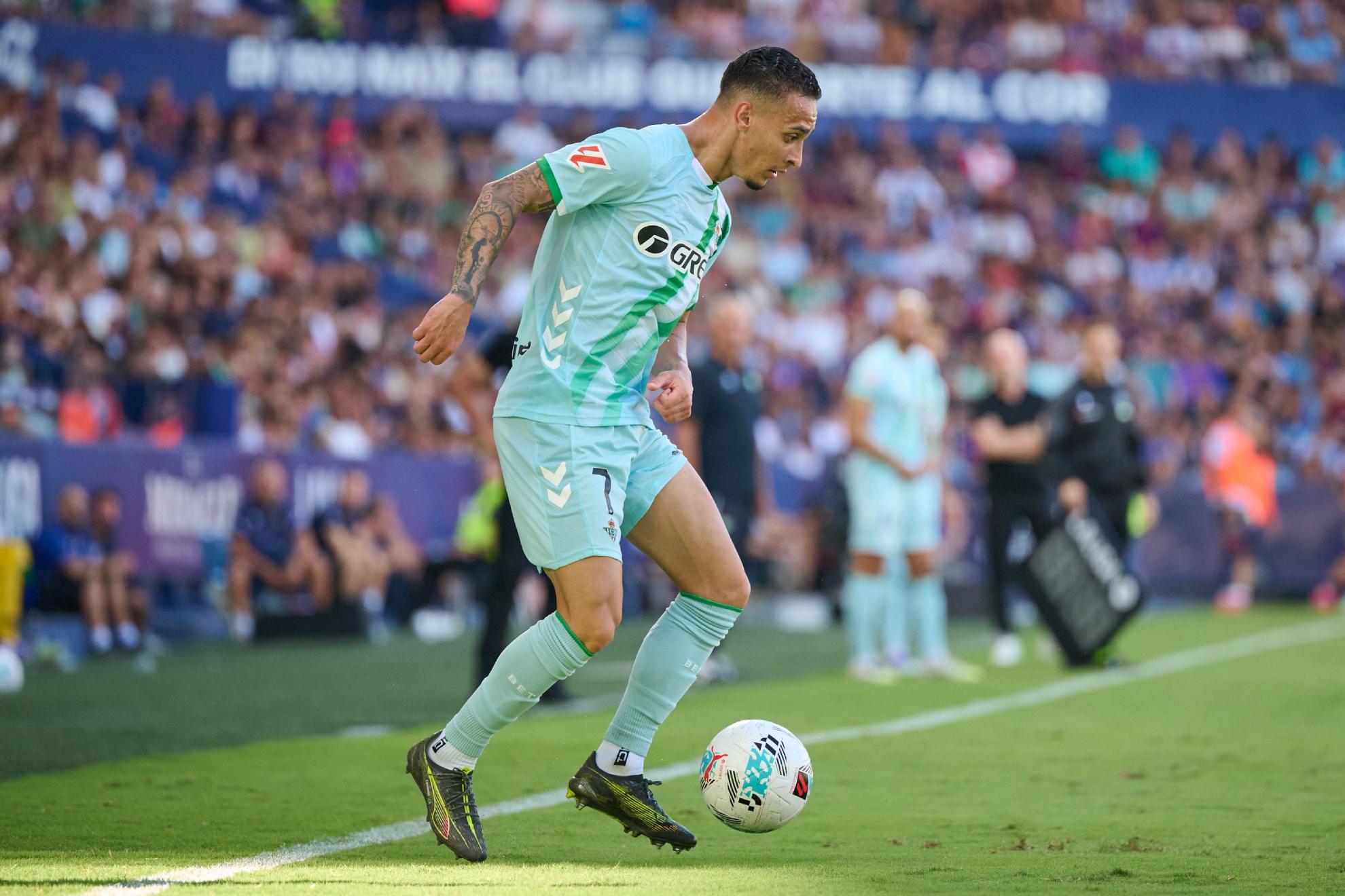 又能内切施, 是进球运, 布会上被问